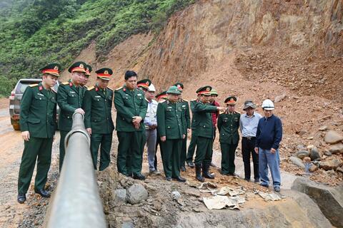 Bộ Tư lệnh Quân khu 4 kiểm tra tiến độ thi công đường 74 Nam Đông – A Lưới
