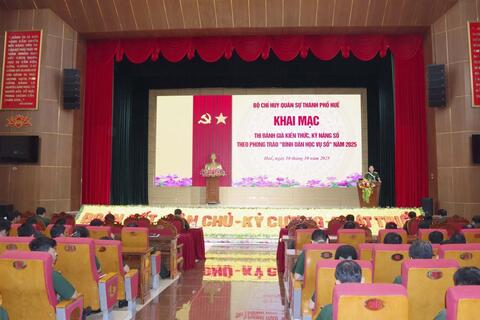 Bộ CHQS thành phố thi đánh giá kiến thức, kỹ năng số theo phong trào " Bình dân học vụ số" năm 2025