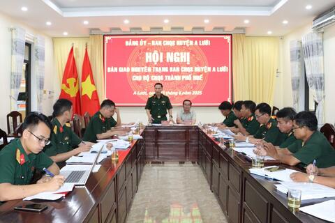 Bàn giao các Ban CHQS quận, huyện về Bộ CHQS thành phố
