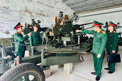 Bộ CHQS thành phố kiểm tra công tác quản lý, bảo quản, sử dụng VKTBKT tại Đại đội Phòng không 594