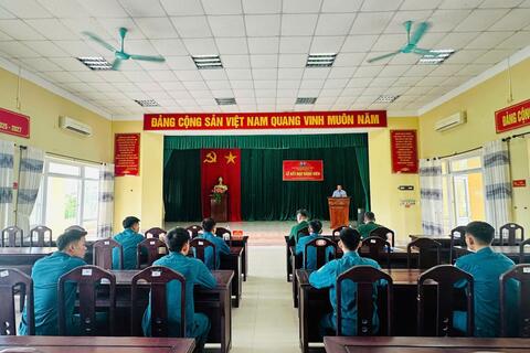 CHI BỘ QUÂN SỰ PHƯỜNG PHONG ĐIỀN TỔ CHỨC LỄ KẾT NẠP ĐẢNG VIÊN CHO 03 CHIẾN SĨ DÂN QUÂN THƯỜNG TRỰC