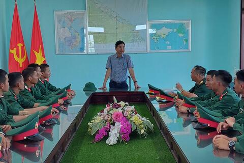 Lãnh đạo huyện Phong Điền thăm, động viên Chiến sĩ mới