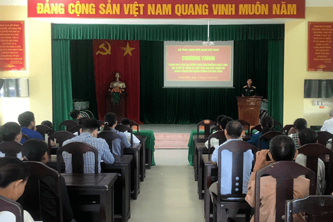 Trao quà hỗ trợ nạn nhân chất độc màu da cam và các cháu có hoàn cảnh khó khăn tại huyện Phong Điền