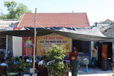 Bộ CHQS tỉnh Thừa Thiên Huế: Trao tặng Nhà tình nghĩa