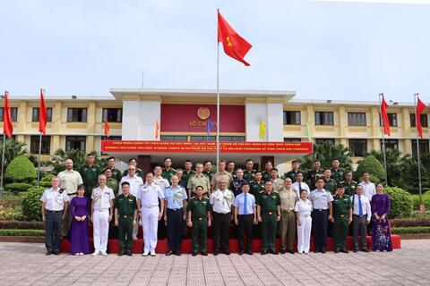 Đoàn Tùy viên quân sự các nước tại Việt Nam thăm Bộ CHQS tỉnh Thừa Thiên Huế