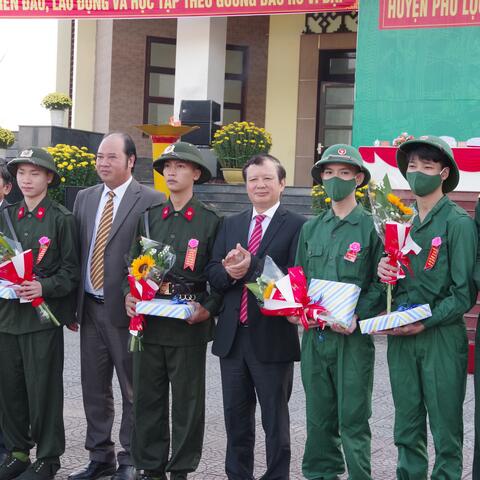 Thanh niên Phú Lộc háo hức lên đường tòng quân Bảo vệ Tổ quốc