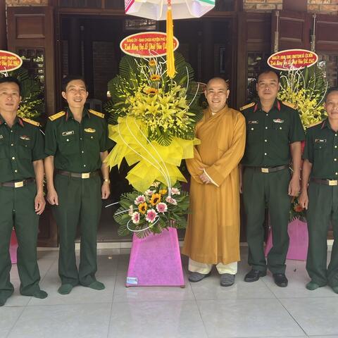 Ban CHQS huyện Phú Lộc thăm, chúc mừng Đại Lễ Phật đản Ban Trị sự Giáo hội Phật giáo Việt Nam huyện năm 2023