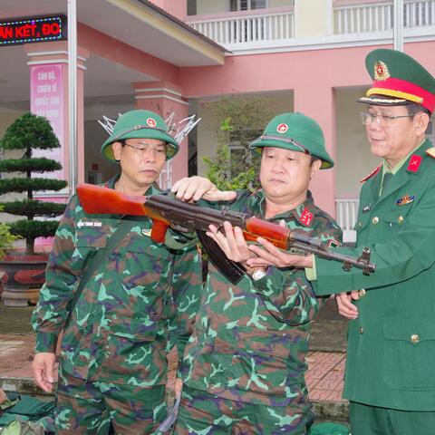 Bộ CHQS tỉnh: Kiểm tra công tác sẵn sàng chiến đấu và đối thoại dân chủ tại Ban CHQS Thị xã Hương Thuỷ