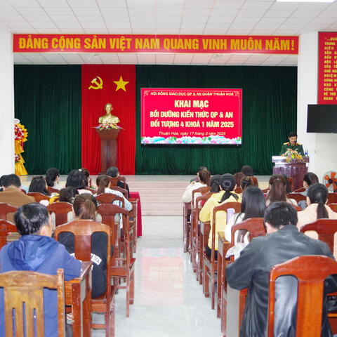 Quận Thuận Hoá: Khai mạc lớp bồi dưỡng kiến thức Quốc phòng - An ninh đối tượng 4 khoá I năm 2025.