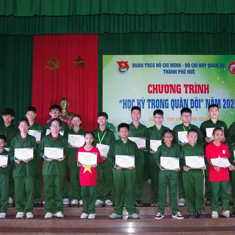 43 Chiến sĩ nhí hoàn thành chương trình học kỳ Quân đội năm 2025