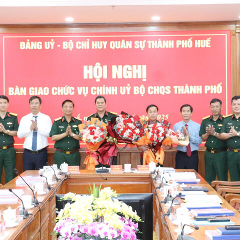 Đảng uỷ, Bộ CHQS thành phố Huế: Hội nghị Bàn giao chức vụ Chính ủy Bộ CHQS thành phố