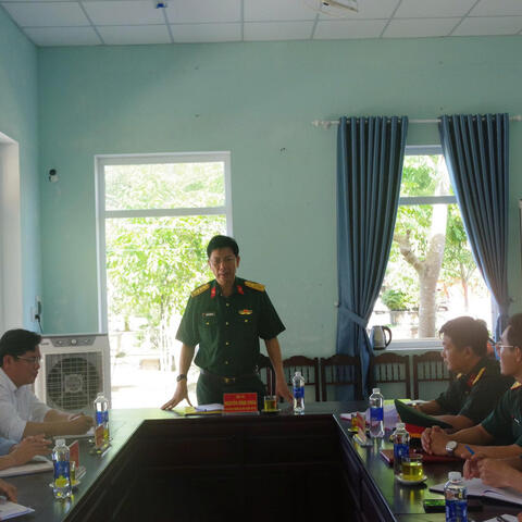 Bộ CHQS thành phố kiểm tra hoạt động Quân sự quốc phòng địa phương tại Ban CHQS xã Vinh Lộc