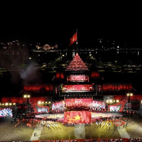 Chương trình chính luận nghệ thuật “Dưới cờ vinh quang” _ Khắc họa sâu sắc hình tượng, chiến công của Bộ đội Cụ Hồ