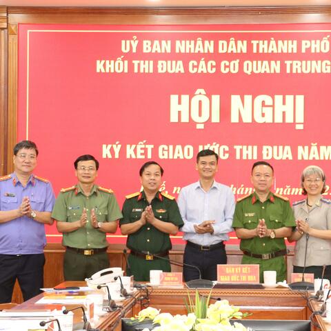 Khối thi đua các cơ quan trung ương 1 đóng chân trên địa bàn Thành phố Huế ký kết giao ước thi đua năm 2025