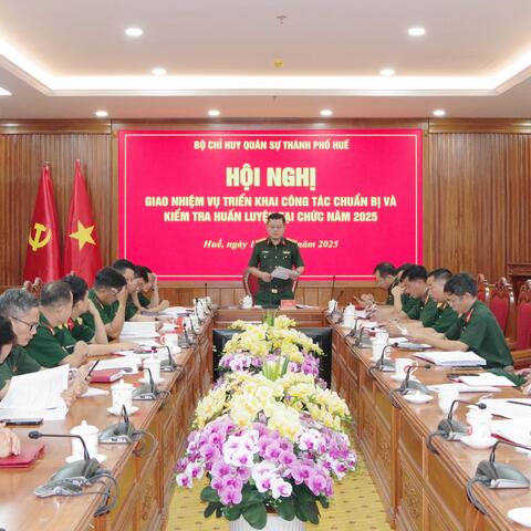 Bộ CHQS thành phố Huế giao nhiệm vụ kiểm tra huấn luyện tại chức năm 2025