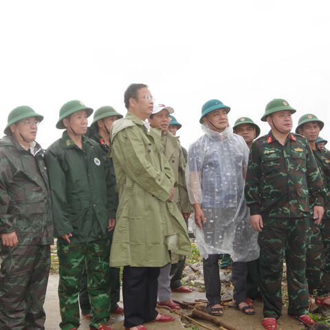Phó bí thư thường trực thành ủy Phạm Đức Tiến kiểm tra, chỉ đạo ứng phó cơn bão số 12