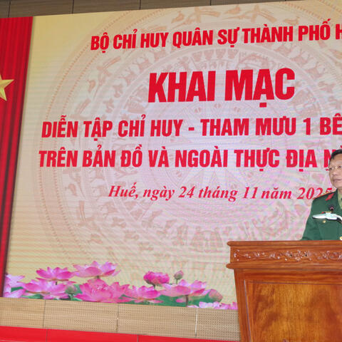 Bộ CHQS thành phố Huế: Khai mạc diễn tập chỉ huy - tham mưu 1 bên 2 cấp trên bản đồ và ngoài thực địa năm 2025
