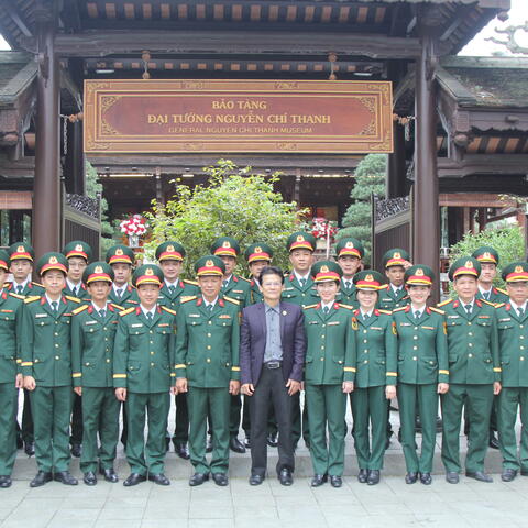 Bộ CHQS Thành phố Huế dâng hương, dâng hoa tưởng niệm Đại tướng Nguyễn Chí Thanh