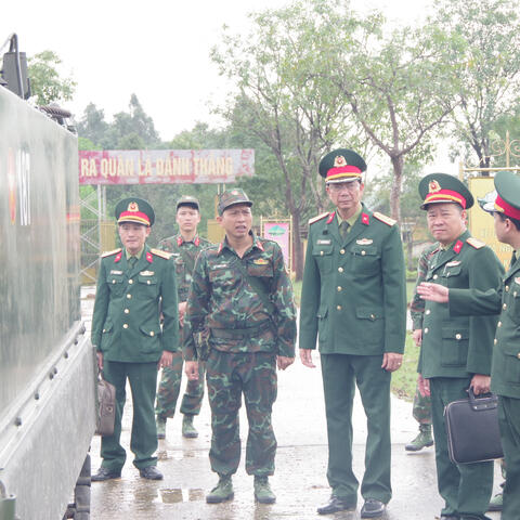 Bộ CHQS Thành phố Huế kiểm tra công tác sẵn sàng chiến đấu trong dịp Tết dương lịch và Đại hội Đại biểu toàn quốc lần thứ XIV của Đảng