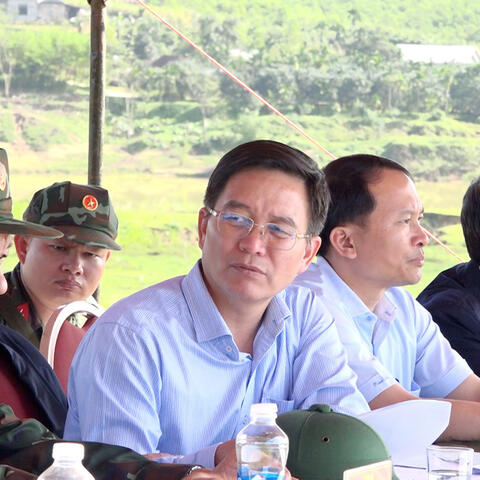 Bí thư Thành uỷ Nguyễn Đình Trung khảo sát sở chỉ huy huấn luyện, diễn tập khu vực phòng thủ Thành phố