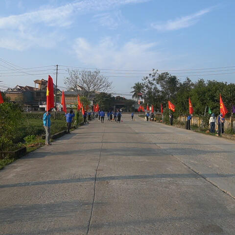 Hưng Lộc: Ban Chỉ huy quân sự phối hợp xã đoàn tổ chức ra quân hưởng ứng phong trào “Ngày chủ nhật xanh”.