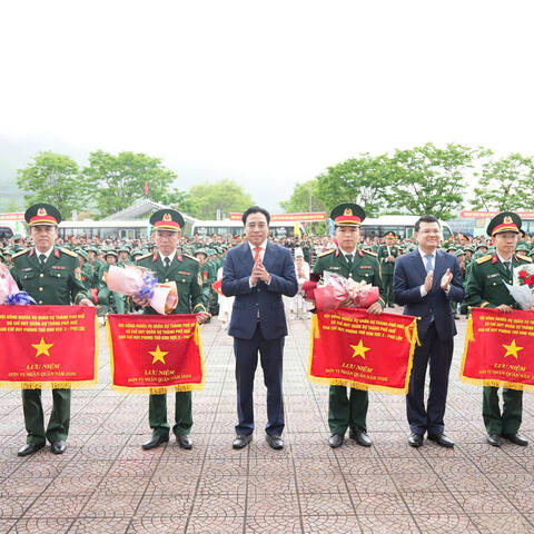 Điểm g​​​​​​​iao quân số 5, Ban Chỉ huy phòng thủ khu vực 3 - Phú Lộc sôi nổi Lễ Giao nhận quân năm 2026.