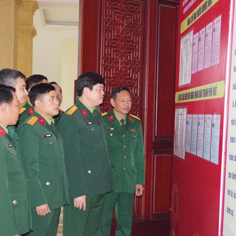 Quân khu 4 kiểm tra công tác chuẩn bị bầu cử tại Bộ CHQS thành phố Huế