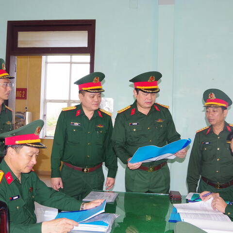 Quân khu 4 theo dõi, kiểm tra, nắm tình hình, hướng dẫn huấn luyện tháng thứ nhất năm 2026 tại Bộ CHQS thành phố Huế