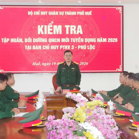 Bộ CHQS thành phố kiểm tra lớp tập huấn bồi dưỡng quân nhân chuyên nghiệp mới tuyển dụng năm 2026.