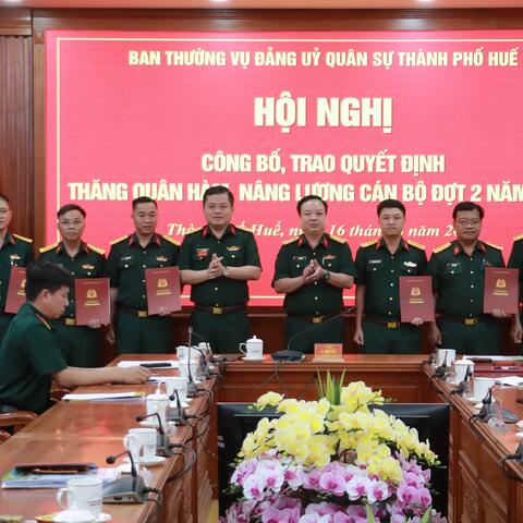 Đảng ủy quân sự thành phố Công bố, trao quyết định thăng quân hàm, Sĩ quan đợt 2 năm 2026.