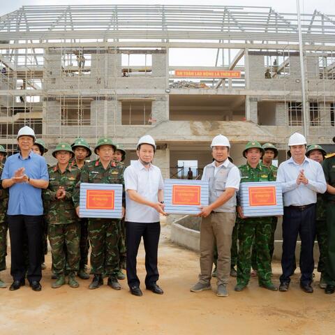Phó Thủ tướng Chính phủ Lê Tiến Châu kiểm tra tiến độ xây dựng trường phổ thông dân tộc nội trú liên cấp tại Thành phố Huế