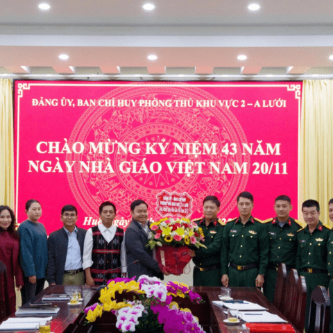 Đảng ủy, Ban Chỉ huy Phòng thủ Khu vực 2 - A Lưới thăm, chúc mừng ngày nhà giáo việt nam 20/11