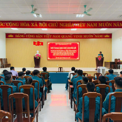 Đảng uỷ - Ban CHQS thị xã Hương Trà đối thoại dân chủ chuyên đề với cán bộ, chiến sĩ Ban CHQS các xã, phường