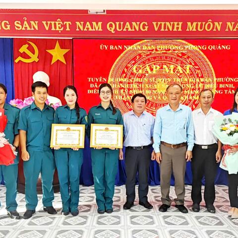 Phường Phong Quảng gặp mặt, tuyên dương nữ dân quân tham gia nhiệm vụ A80
