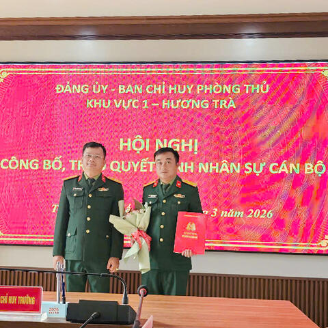 Ban Chỉ huy Phòng thủ khu vực 1 – Hương Trà trao quyết định nhân sự cán bộ năm 2026
