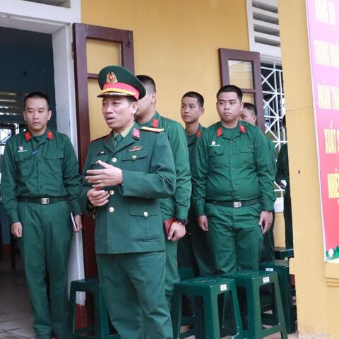 Bộ CHQS thành phố thăm, động viên chiến sĩ mới nhập ngũ tại Trung đoàn 6