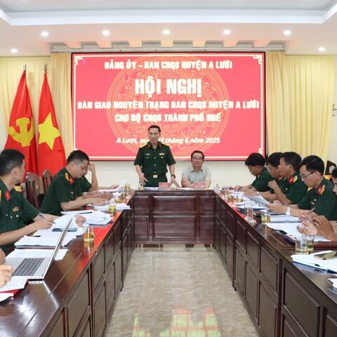 Bàn giao các Ban CHQS quận, huyện về Bộ CHQS thành phố
