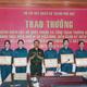 Trao tặng bằng khen của Bộ Quốc phòng và Tổng tham mưu trưởng Quân đội nhân dân Việt Nam cho lực lượng hoàn thành xuất sắc nhiệm vụ diễu binh, diễu hành kỷ niệm 50 năm ngày giải phóng Miền Nam, thống nhất đất nước