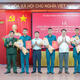 UBND Phường Hương Thủy công bố và trao quyết định kết nạp công dân thực hiện nghĩa vụ tham gia lực lượng Dân quân thường trực.