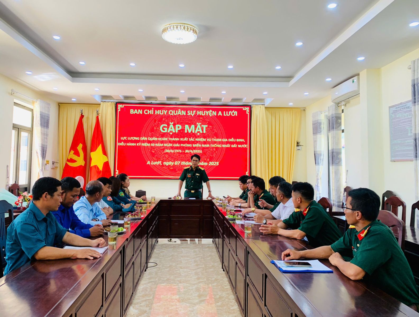 Ban CHQS huyện A Lưới gặp mặt, chúc mừng lực lượng Dân quân hoàn thành xuất sắc nhiệm vụ tham gia diễu binh, diễu hành kỷ niệm 50 năm Ngày giải phóng Miền nam thống nhất đất nước.