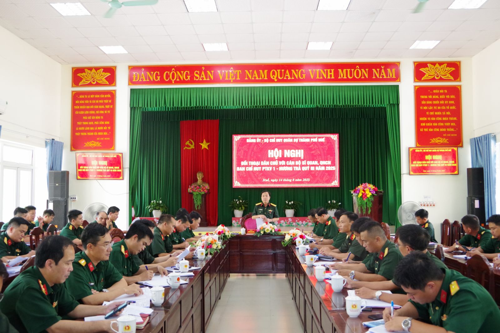 Đảng ủy, Bộ CHQS thành phố đối thoại dân chủ với cán bộ sĩ quan, quân nhân chuyên nghiệp Ban chỉ huy phòng thủ khu vực 1 - Hương Trà