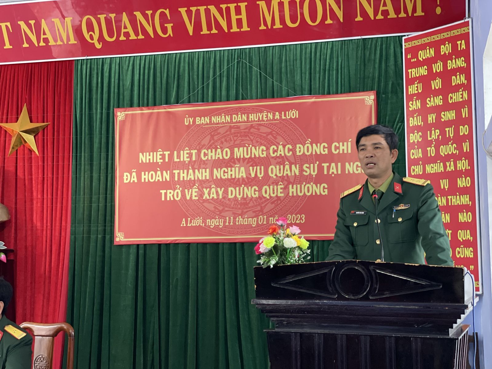 Đ/c Trung tá Nguyễn Văn Hùng Phó chỉ huy trưởng phát biểu tuyên dương thành tích của quân nhân