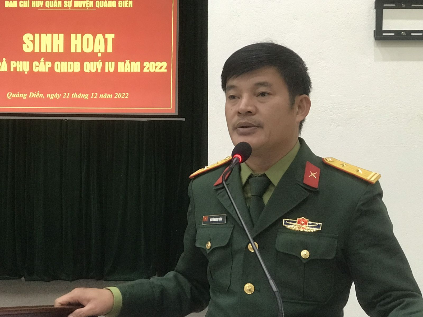 Trung tá Nguyễn Minh Hưng - Phó CHT-ĐV Ban CHQS huyện chủ trì buổi sinh hoạt